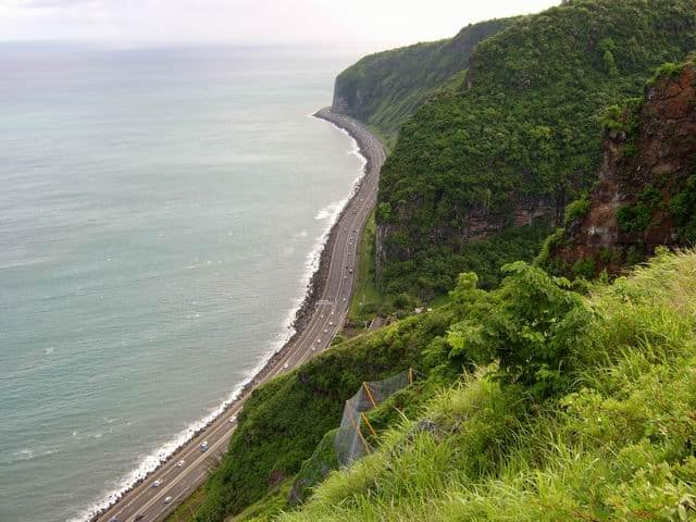 Sentier des Anglais, vue sur la route en corniche