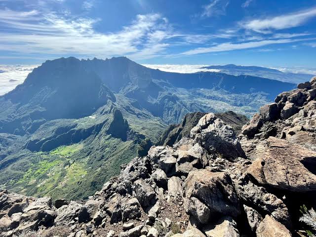Vue sur Mafate depuis le Grand Bord